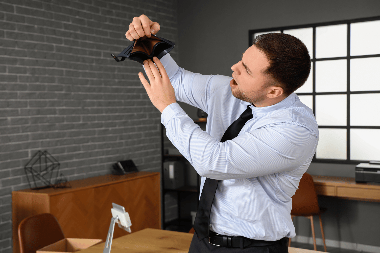 Trenutak kada shvatiš da radiš samo da pokriješ troškove: zamka modernih finansija