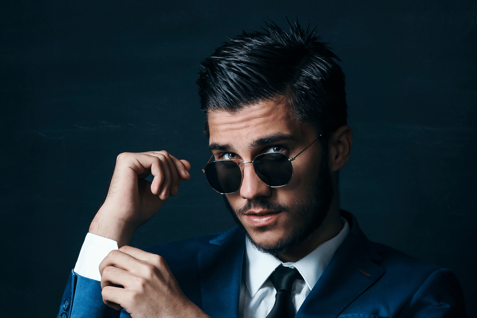 Do 35. godine trebalo bi da znaš ovih 15 “mračnih” psiholoških trikova koje ljudi koriste protiv tebe