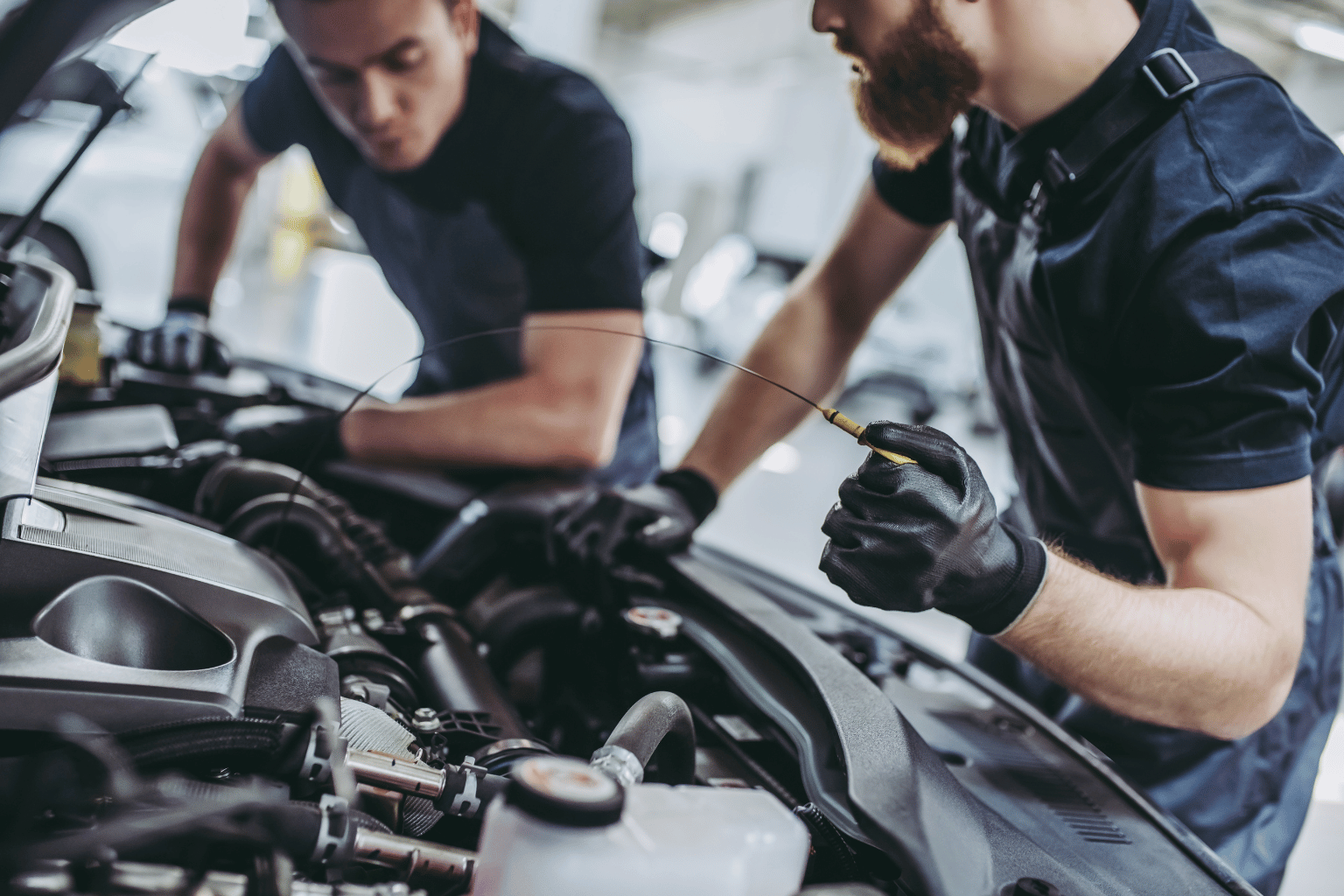 10 stvari koje radite svom automobilu, a mehaničari bi voleli da odmah prestanete